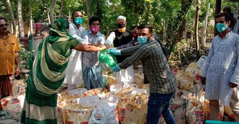 উপমন্ত্রী শামীমের নির্দেশে অসহায়দের মাঝে রাজনগরে আবু আলেম মাদবর খাদ্য সামগ্রী বিতরণ