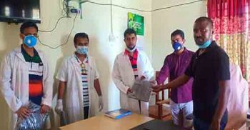 রাঙ্গাবালীতে চিকিৎসকদের সুরক্ষায় পিপিই দিলেন এমপি মহিব