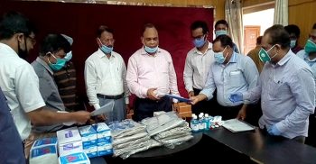 কলাপাড়ায় জরুরী চিকিৎসা উপকরন হস্তান্তর