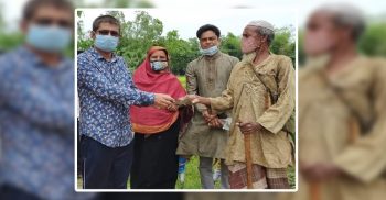 কর্মহীনদের খাদ্য সহায়তায় ১০ হাজার টাকা দিলেন শেরপুরের ভিক্ষুক!