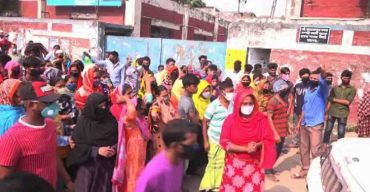 সাভারে বেতনের দাবিতে শ্রমিকদের অবস্থান অব্যাহত