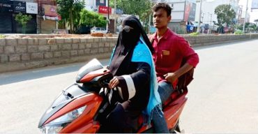 করোনায় আটকেপড়া ছেলেকে ১৪০০ কিলোমিটার স্কুটি চালিয়ে বাসায় আনলেন মা
