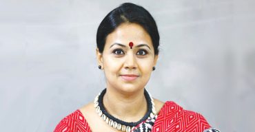 ১০টাকা কেজি চাল বিক্রির শৃংখলা সেনাবাহিনীর হাতে দিন