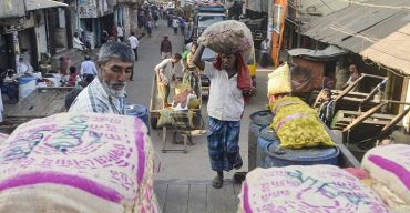 আদার বাজারে অস্থিরতায় খাতুনগঞ্জের ৪ ব্যবসায়ীর সিন্ডিকেট