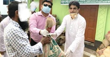 শরীয়তপুরের ভেদরগঞ্জে হত দরিদ্র পরিবারের মাঝে খাদ্য সামগ্রী বিতরণ করা হয়