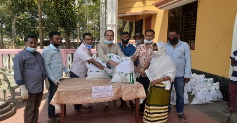 মরহুম আপ্তাব উদ্দিন এর পরিবারের পক্ষ থেকে খাদ্য সামগ্রী বিতরণ