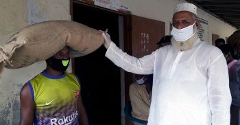 কুয়াকাটায় ৫’শ ৩০ জেলের মাঝে চাল বিতরণ