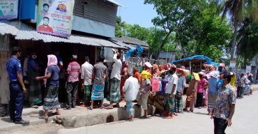 পটুয়াখালীর গলাচিপায় ১০ টাকার চাল বিতরণ