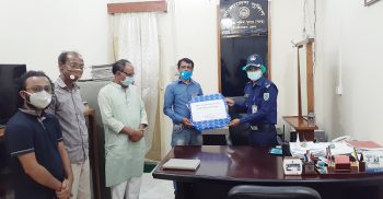 “পুলিশ সাংবাদিক করোনা যুদ্ধে, সবাই আমরা এক কাতারে” মৌলভীবাজার অনলাইন প্রেসক্লাবে পুলিশ সুপারের উপহার