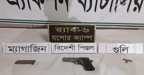 যশোর অভয়নগরে ১টি পিস্তল ও ৩ রাউন্ড গুলিসহ যুবক আটক