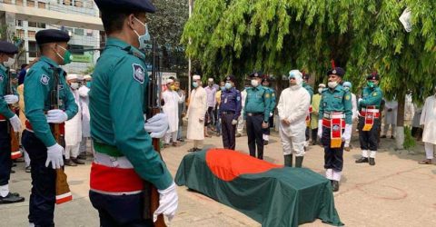 জনসমাগম দেখিয়ে ভাইরাল করা ছবিটি আইনমন্ত্রীর মায়ের জানাজার নয়