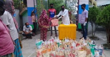 চুয়াডাঙ্গা জীবনা গ্রামে ব্যাক্তি উদ্দোগ্যে যুবলীগের সিনিয়র সভাপতি মিলনের হত-দরিদ্রদের মাঝে খাদ্য সহায়তা ও নগদ অর্থ প্রদান