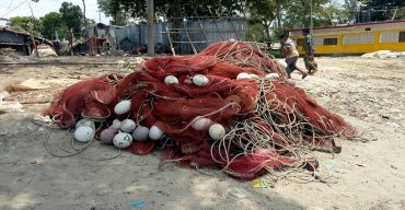 বঙ্গোপসাগর থেকে লক্ষাধিক টাকার চোরাই জাল উদ্ধার