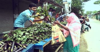কলাপাড়ায় হতদরিদ্রদের জন্য বিনামূল্যের সবজি বাজার চালু