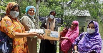 এমপি তন্ময় গর্ভবতী মায়েদের ঘরে পুষ্টিকর খাবার বাড়ি বাড়ি পৌঁছে দিচ্ছেন
