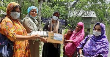 এমপি তন্ময় গর্ভবতী মায়েদের ঘরে পুষ্টিকর খাবার বাড়ি বাড়ি পৌঁছে দিচ্ছেন