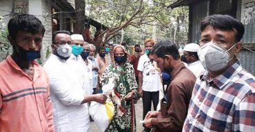 ডামুড্যায় হত দরিদ্র পরিবারের মাঝে খাদ্য শস্য বিতরণ করলেন ওয়ার্ড কমিশনার  