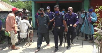 হতদরিদ্রদের মাপে চাল কম দেয়ায় নড়াইলে আ’লীগ নেতার কারাদণ্ড