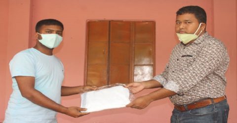 খানসামায় সাংবাদিকদের পিপিই দিলেন এ্যাডভোকেট সোয়েব হোসাইন সিজু