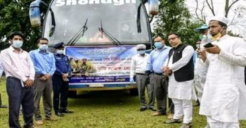 খানসামায় কৃষকদের মাঝে কম্বাইন হারভেস্টার বিতরণ