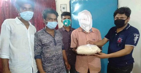 নওগাঁয় যুব-ছাত্র ও তরুনদের উদ্যোগে ত্রান বিতরণ