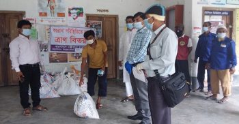 ঘরে থাকা গরীব ও দুস্থ্য পরিবারের পাশে বুরো বাংলাদেশ