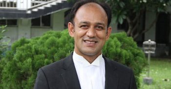 ৪১ দিনের বেতন দান করছেন ব্যারিস্টার সুমন