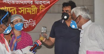 গৃহশ্রমিকদের মাঝে ত্রাণ সামগ্রী বিতরণ কর্মসূচিতে রাশেদ খান মেনন এমপি