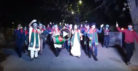 করোনাভাইরাস প্রতিরোধে কুমিল্লা পুলিশের ব্যতিক্রমী উদ্যোগ (ভিডিও)