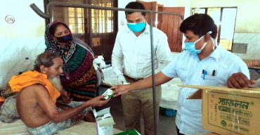 কলাপাড়ায় রোগীদের মাঝে হ্যান্ডস্যানিটাইজার,সাবান, মাস্ক ও হ্যান্ডগ্লোভস বিতরণ