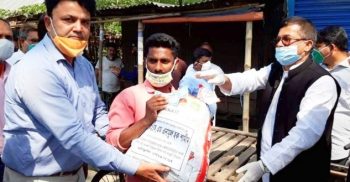 শরীয়তপুরের নড়িয়ায় ঘরবন্দি দুস্থদের মাঝে খাদ্য সামগ্রী বিতরণ