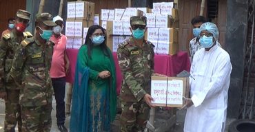 ঝিনাইদহে সেনাবাহিনী স্বাস্থ্য সেবা দিতে ফ্রি মেডিকেল ক্যাম্পের ঔষধ হস্তান্তর