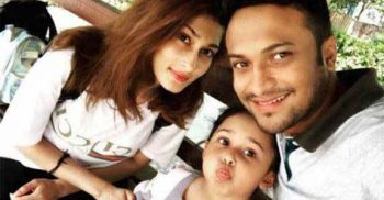 ফেসবুক লাইভে এসে যা বললেন সাকিব