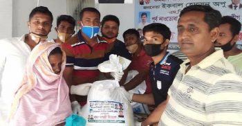 ইকবাল হোসেন অপু এমপি’র নির্দেশে অসহায়দের মাঝে যুবলীগ নেতা হাবিব খালাসী’র খাদ্য সামগ্রী বিতরণ