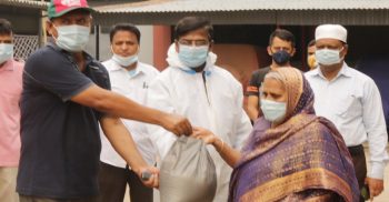 নওগাঁয় ব্যক্তি উদ্যোগে সমাজসেবক মাসুদ রানার ত্রান বিতরণ