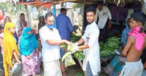 কুয়াকাটায় বিনামুল্যে দূস্থ্যদের জন্য ছাত্রলীগের সবজ্বি বাজার