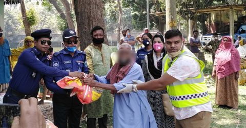 করোনা ভাইরাসের কারনে আত্রাই থানা পুলিশের খাদ্য সামগ্রী বিতরণ
