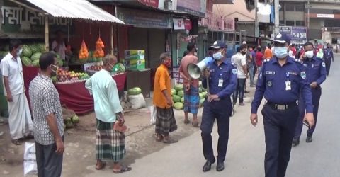 ঝিনাইদহে করোনা প্রতিরাধে বিভিন্ন স্থানে পুলিশের চেকপোস্ট