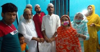 ফতুল্লায় স্বপ্নক্ষুদ্র সমবায়ের পক্ষে কর্মহীনদের মাঝে খাদ্য সামগ্রী বিতরন