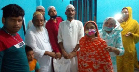 ফতুল্লায় স্বপ্নক্ষুদ্র সমবায়ের পক্ষে কর্মহীনদের মাঝে খাদ্য সামগ্রী বিতরন
