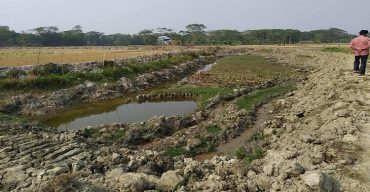 কলাপাড়ার ধানখালী ইউনিয়নের ২ নং ওয়ার্ড খাল অবৈধ ভাবে দখল নিয়ে মাছ চাষের পায়তারা করে কতিপয় কিছু অসাধু ব্যক্তিরা