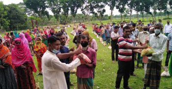 হরিণাকুণ্ডুর কাপাশহাটীয়া ইউনিয়নে বিএনপির উদ্যোগে খাদ্যসামগ্রী বিতরণ