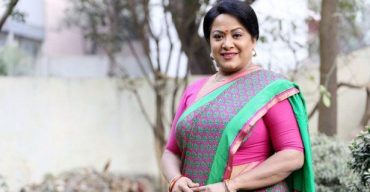 করোনার মধ্যেই কানাডা গেলেন অরুণা বিশ্বাস