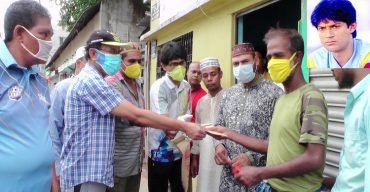 বন্দরে ২০০ কর্মহীণ পরিবারের মাঝে মোনেম মুন্না স্মৃতি সংসদের আর্থিক উপহার