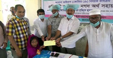 কলাপাড়ায় প্রতিবন্ধী ব্যক্তিদের মাঝে নগদ অর্থ সহায়তা প্রদান