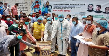 গুলশান কালাচাঁদপুর স্কুল মাঠে ২৫০০পরিবারের মধ্যে যুবলীগের চাল বিতরণ