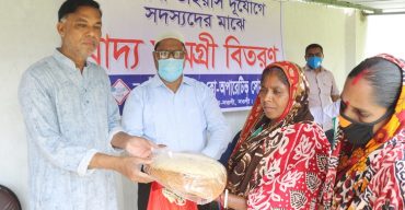 রাণীনগরে কৃষক-কৃষাণীদের মাঝে সবজির বীজ বিতরণ