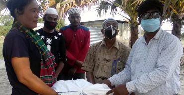 শতাধিক পরিবারকে ঈদ উপহার দিলেন ভাইস চেয়ারম্যান বাবুল খান