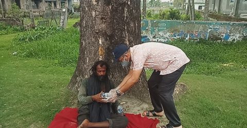বরিশালে অসহায় ও ছিন্নমূলদের মাঝে ইফতার বিতরণ