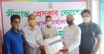 বেনাপোল পৌর স্বেচ্ছা-সেবকলীগের পক্ষ থেকে প্রশাসনিক কর্মকর্তা ও সাংবাদিকদের পিপিই বিতরন